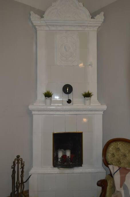 Unique Spacious Classic 3 Bedroom Midtown Apartment ! Billiard Room ! Riga Luaran gambar