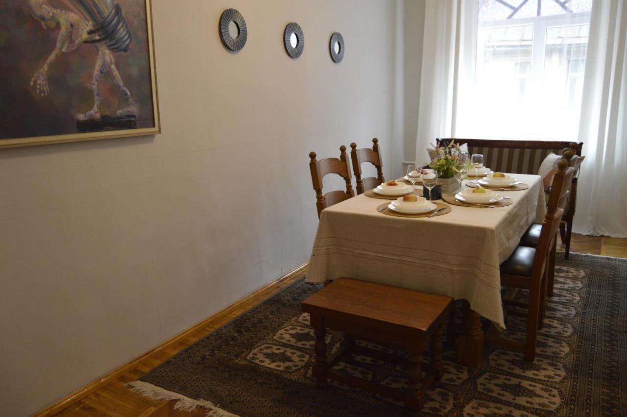 Unique Spacious Classic 3 Bedroom Midtown Apartment ! Billiard Room ! Riga Luaran gambar